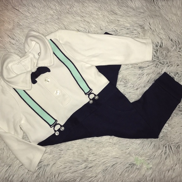 ♥️ Adorable infant bodysuit/onesie with bow tie! - Picture 3 of 4